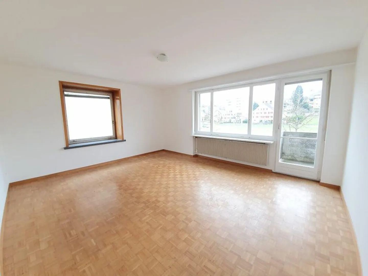 Appartamento conveniente in una posizione centrale a Neuhausen - Foto 2 di 10