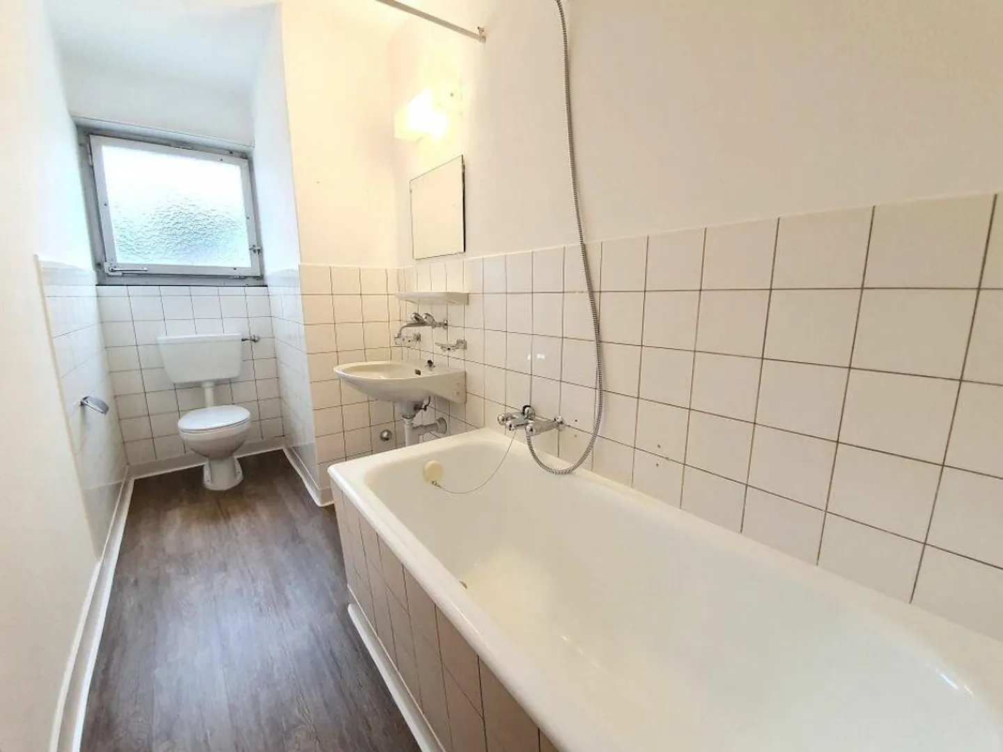 Appartamento conveniente in una posizione centrale a Neuhausen - Foto 6 di 10