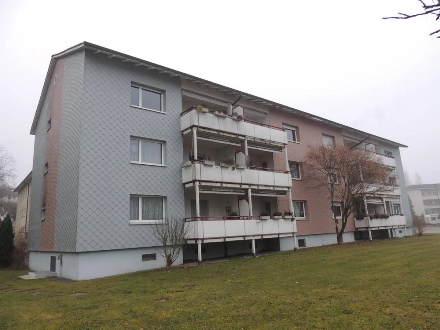 4-room apartment on Burgstr. 59 in Uster limited until 30.09.2027 - Photo 1 of 6