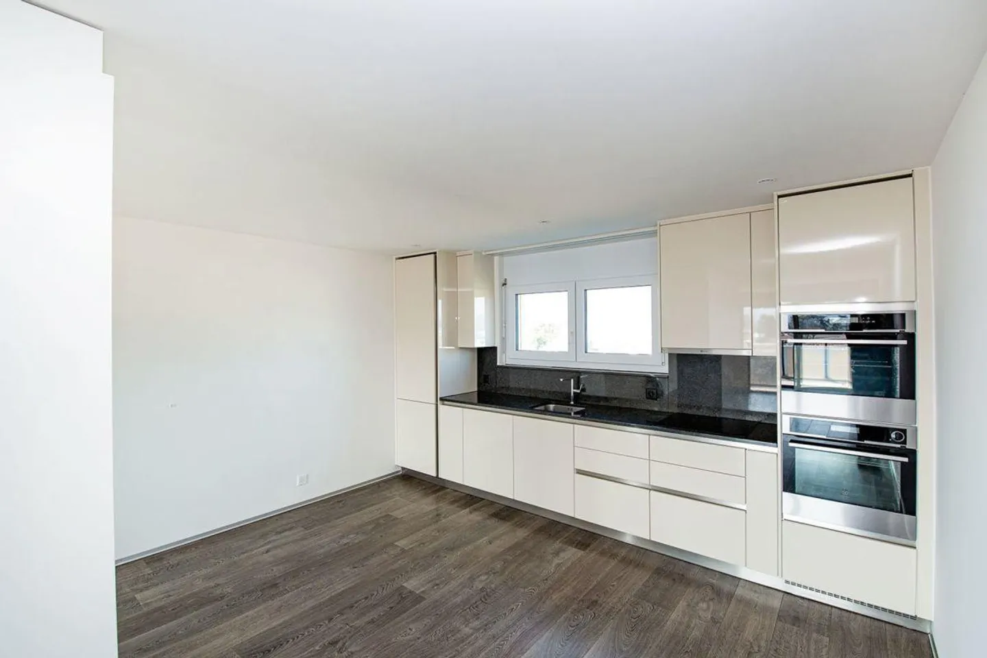 Appartement de rêve avec grand balcon ! - Photo 1 sur 10