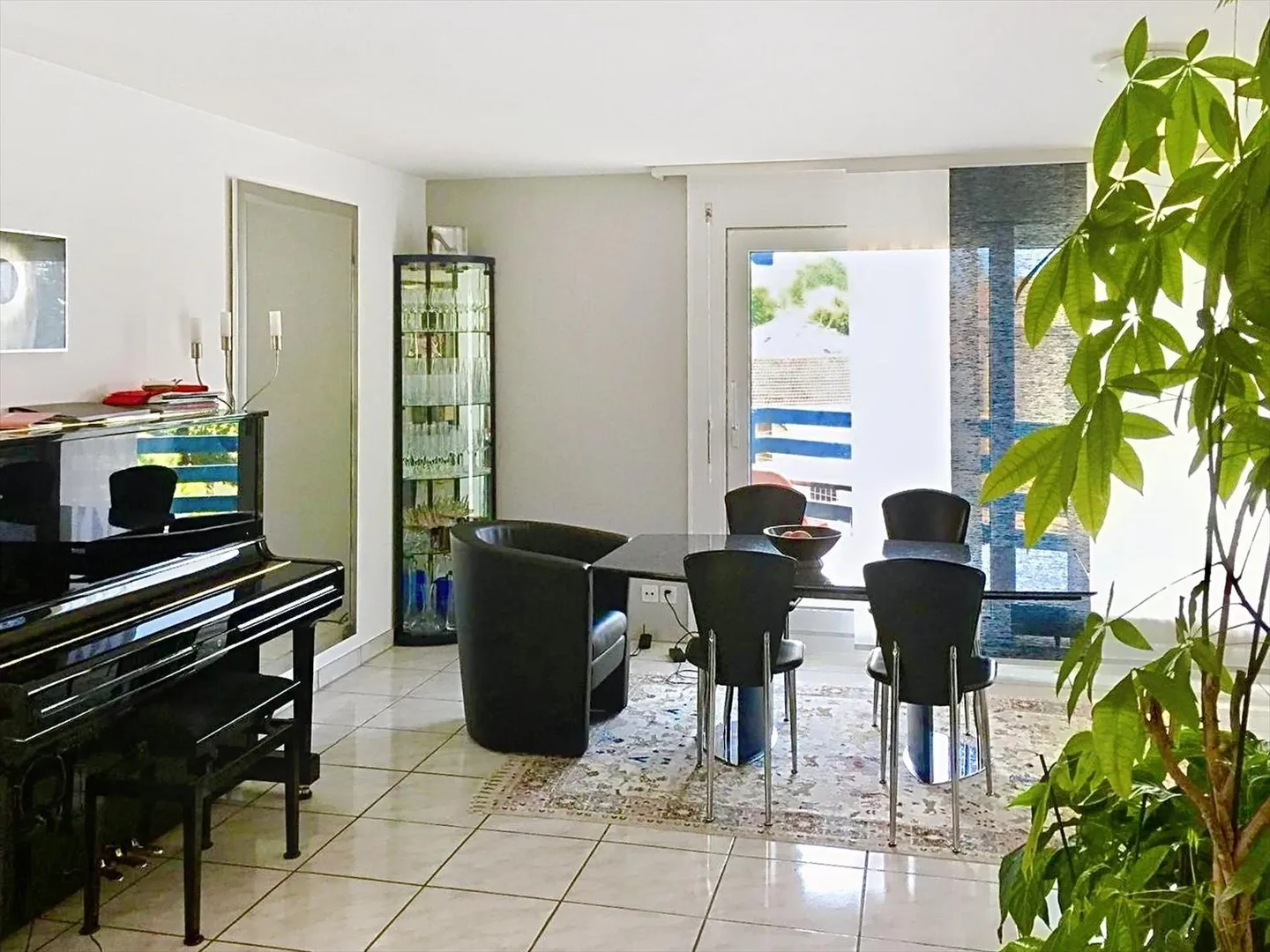 Appartement Charmant avec Vue sur le Lac - Photo 3 sur 18