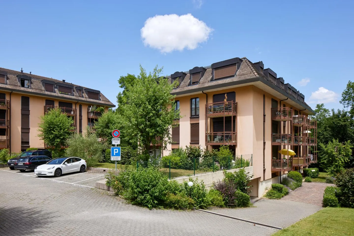 Appartement Charmant dans un Quartier Calme - Photo 2 sur 3