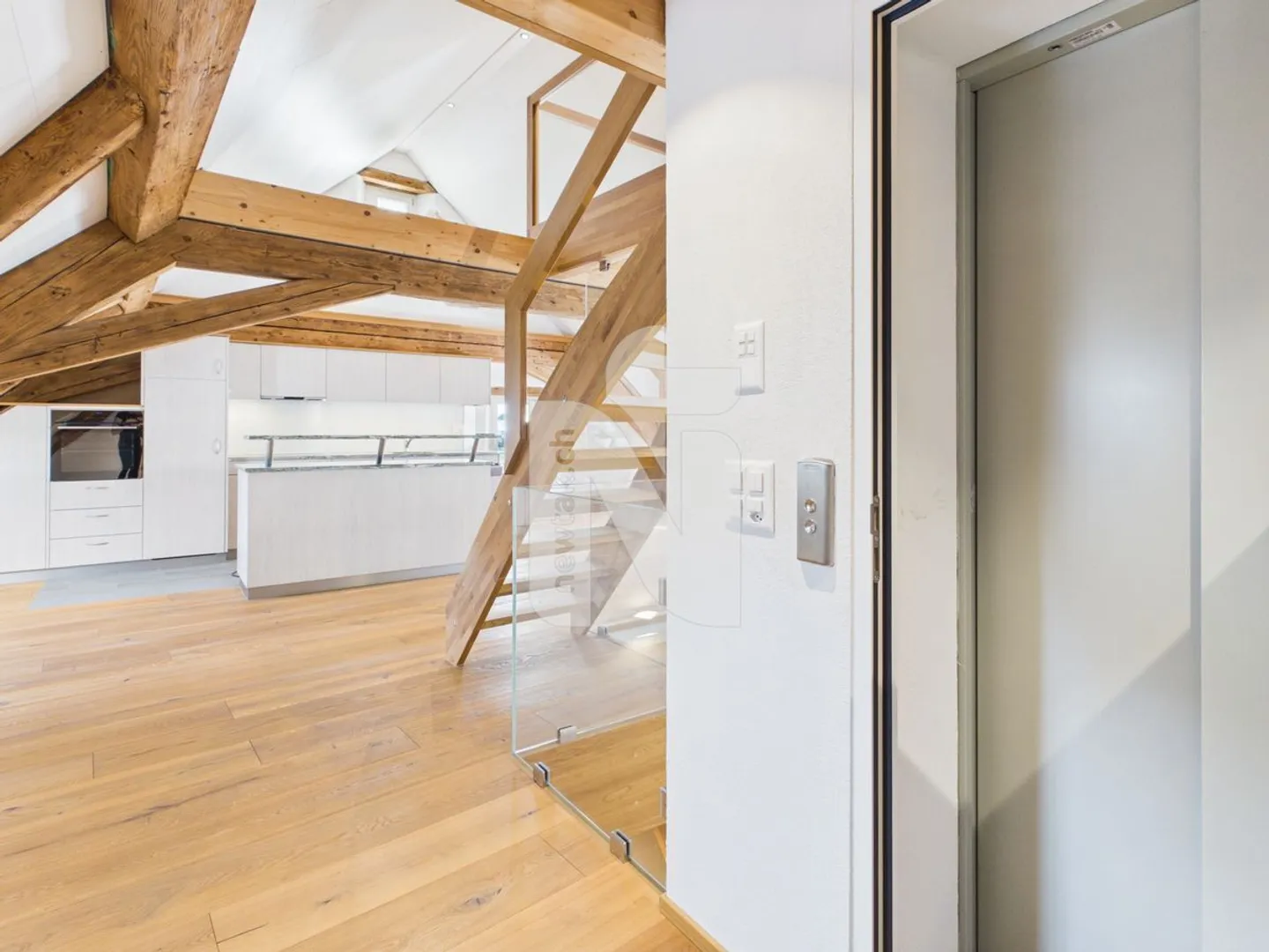 Grande, moderne penthouse avec accès direct par ascenseur - Photo 9 sur 11