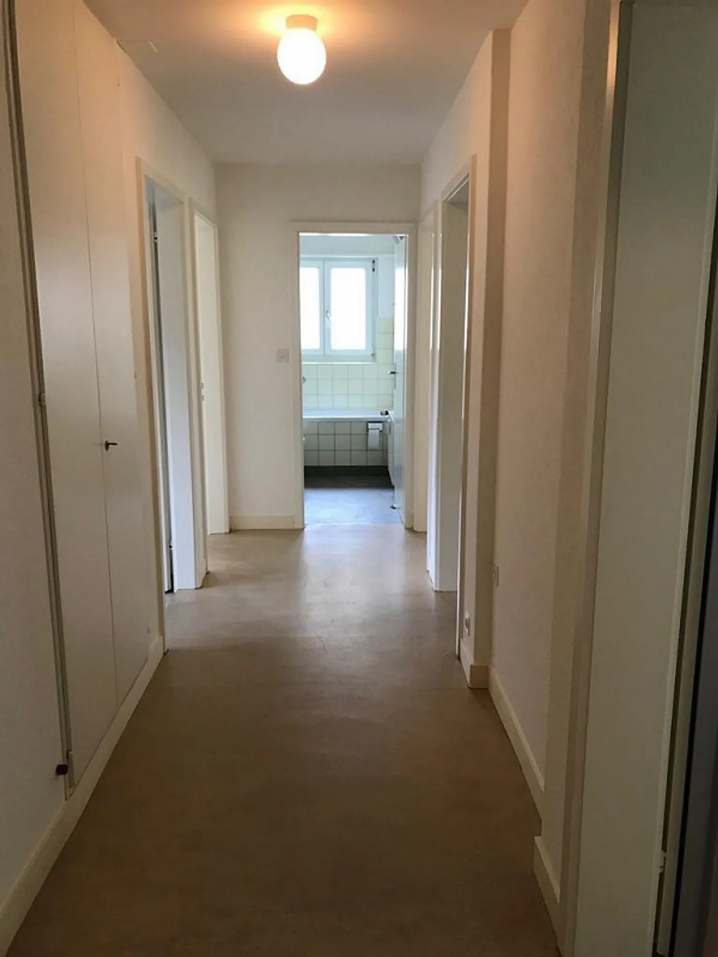SPACIOUS APARTMENT IN A QUIET NEIGHBORHOOD - Photo 4 of 4