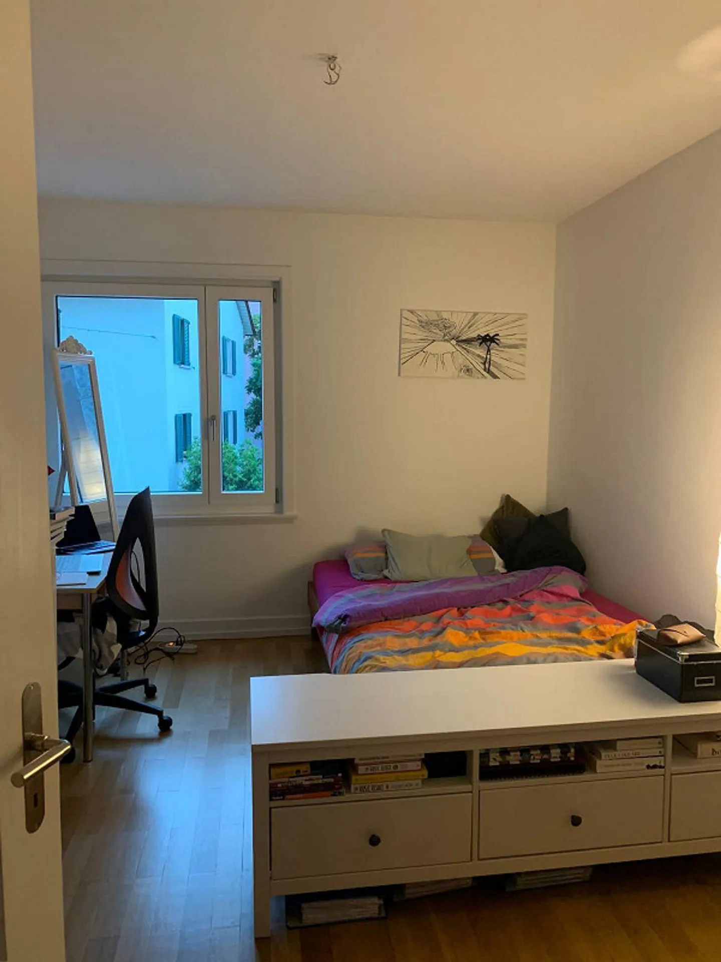 Room in a 3-person shared flat in the heart of Thalwil – 2 minutes from the train station, with lake view - Photo 2 of 7