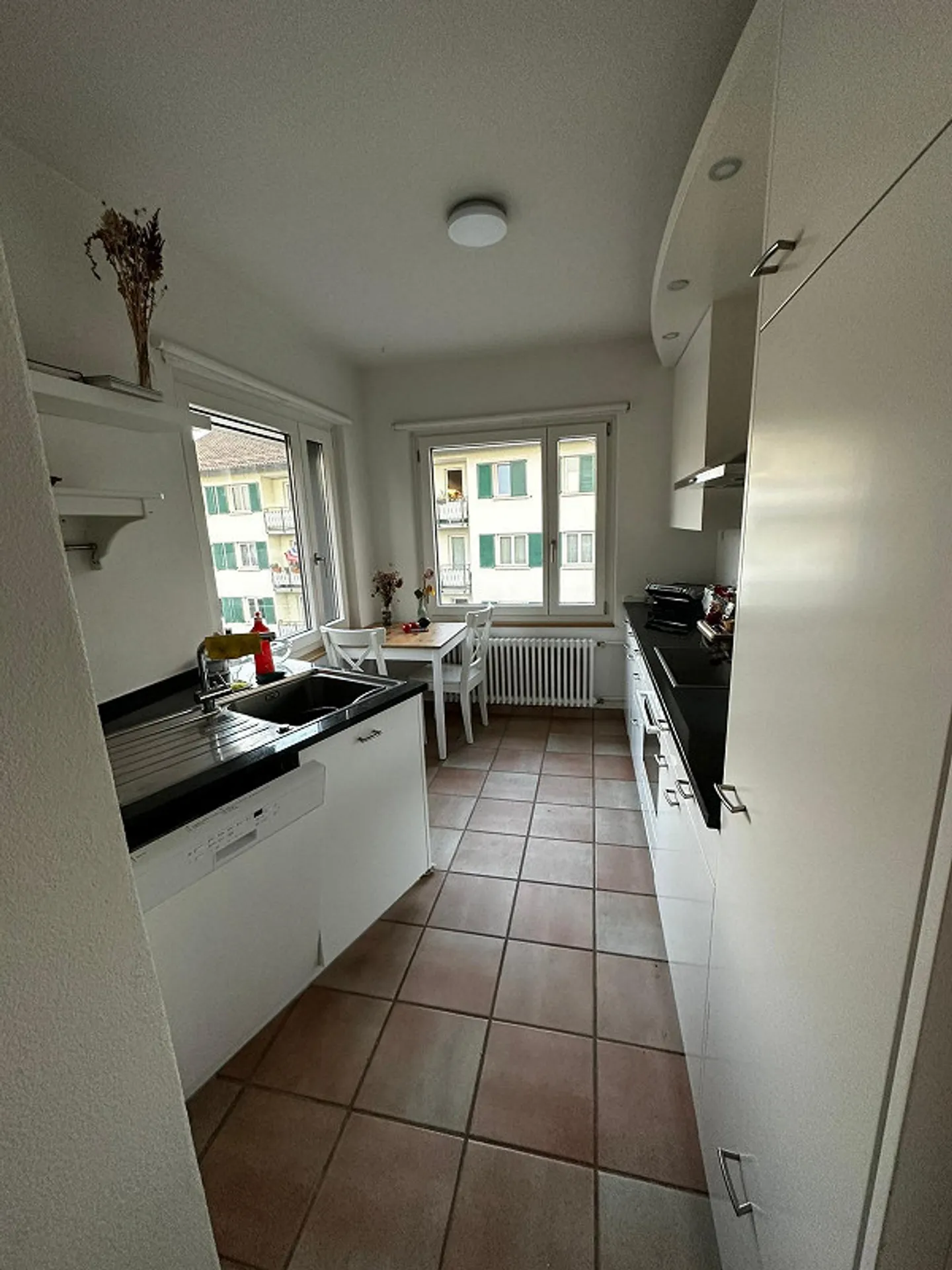 Room in a 3-person shared flat in the heart of Thalwil – 2 minutes from the train station, with lake view - Photo 5 of 7