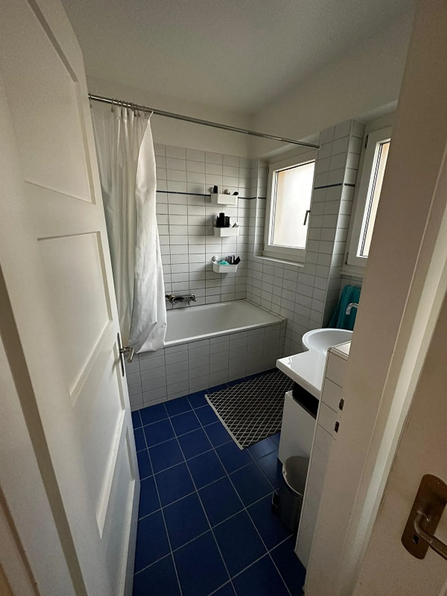 Room in a 3-person shared flat in the heart of Thalwil – 2 minutes from the train station, with lake view - Photo 6 of 7