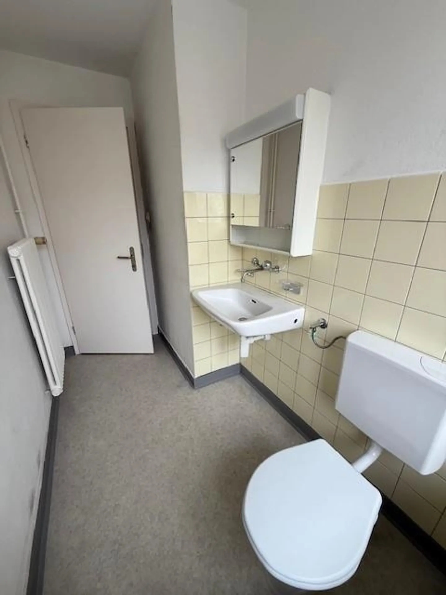 Helle 3.5-Zimmer-Wohnung mit Balkon an zentraler Lage - Foto 7 von 8