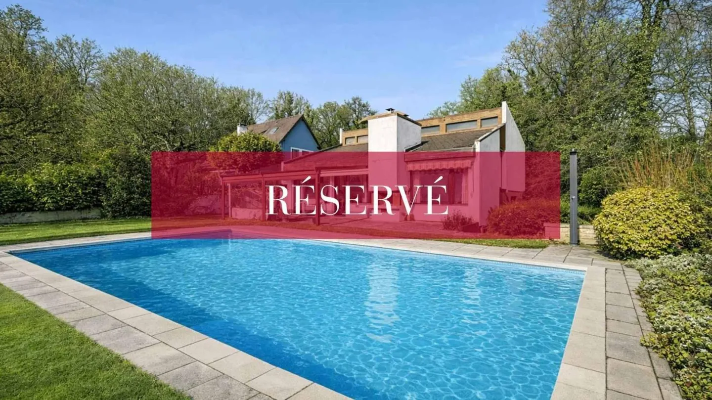 Une villa à rénover dans une oasis verte - Photo 1 sur 8