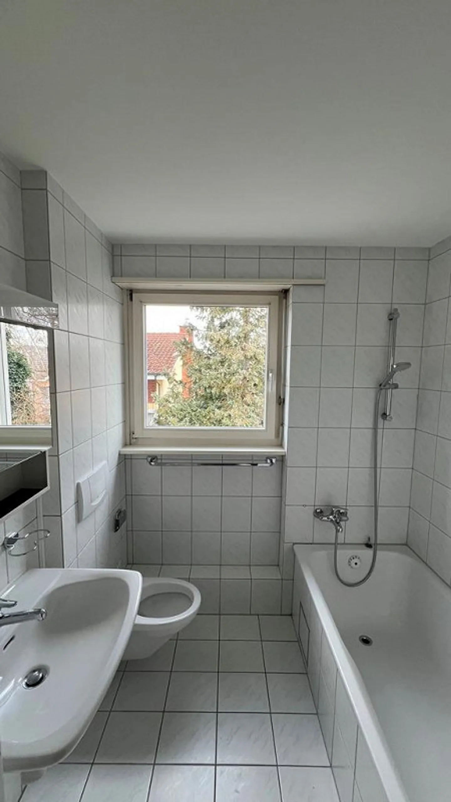 Ampio appartamento di 4 stanze con giardino d'inverno e balcone - Foto 5 di 9