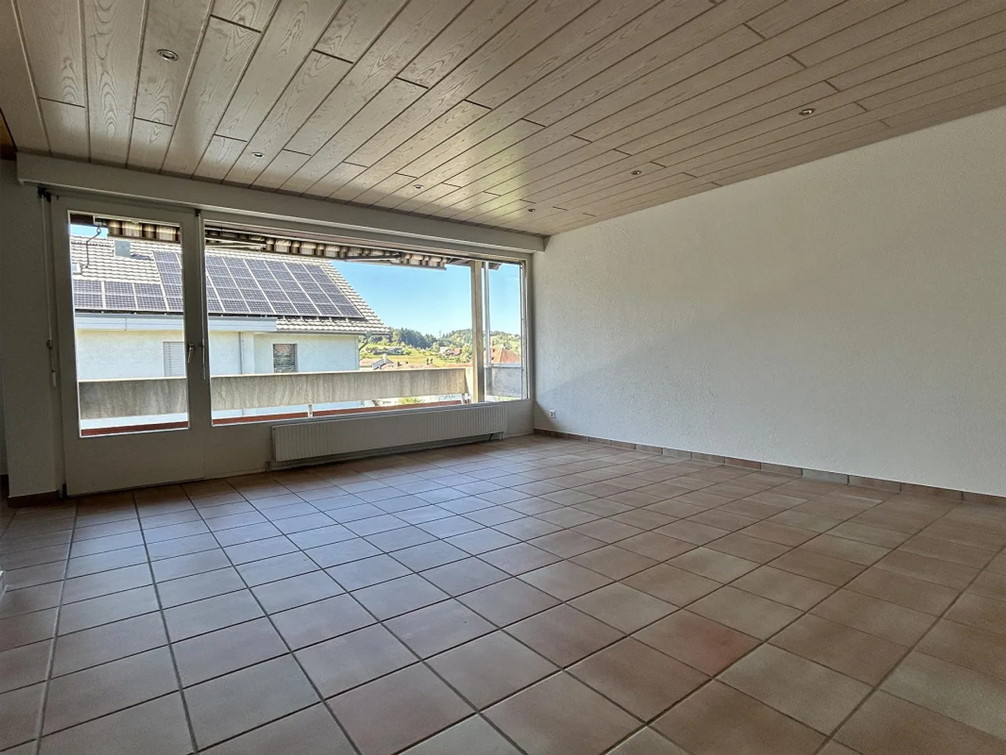 The SIMPLE 4.5-room apartment with panoramic view - Photo 3 of 14