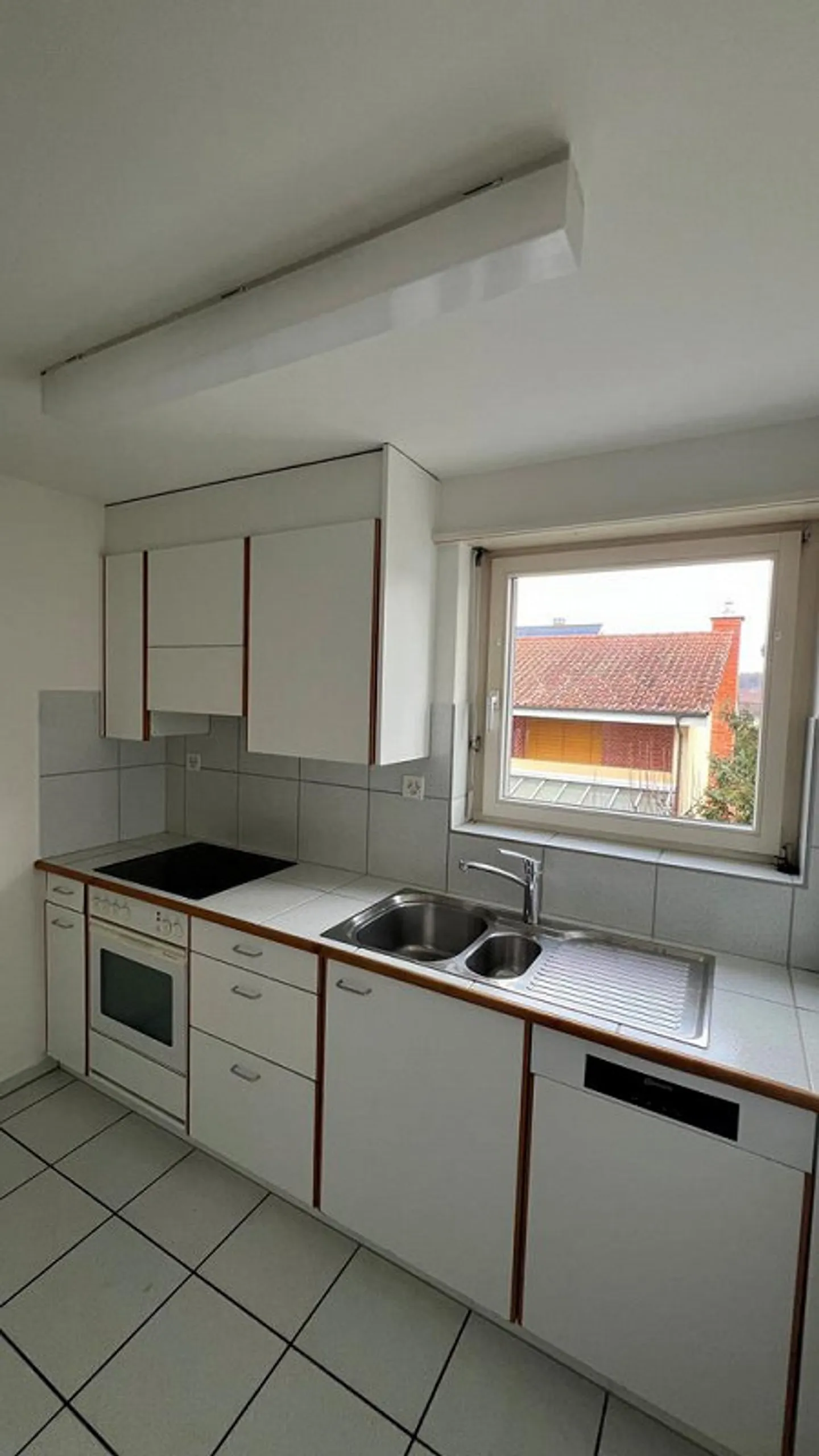 Ampio appartamento di 4 stanze con giardino d'inverno e balcone - Foto 6 di 9