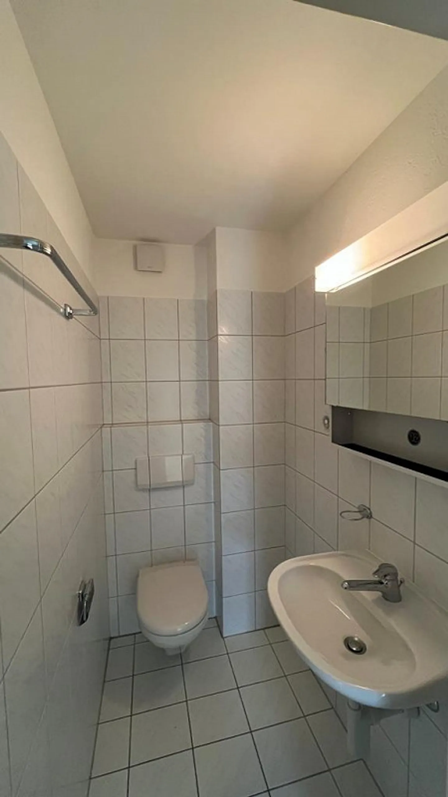 Ampio appartamento di 4 stanze con giardino d'inverno e balcone - Foto 9 di 9