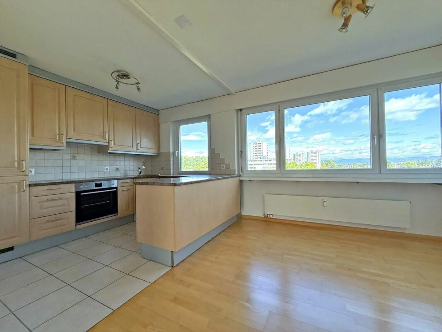 Helle 4.5-Zimmerwohnung mit Aussicht - Foto 2 von 11