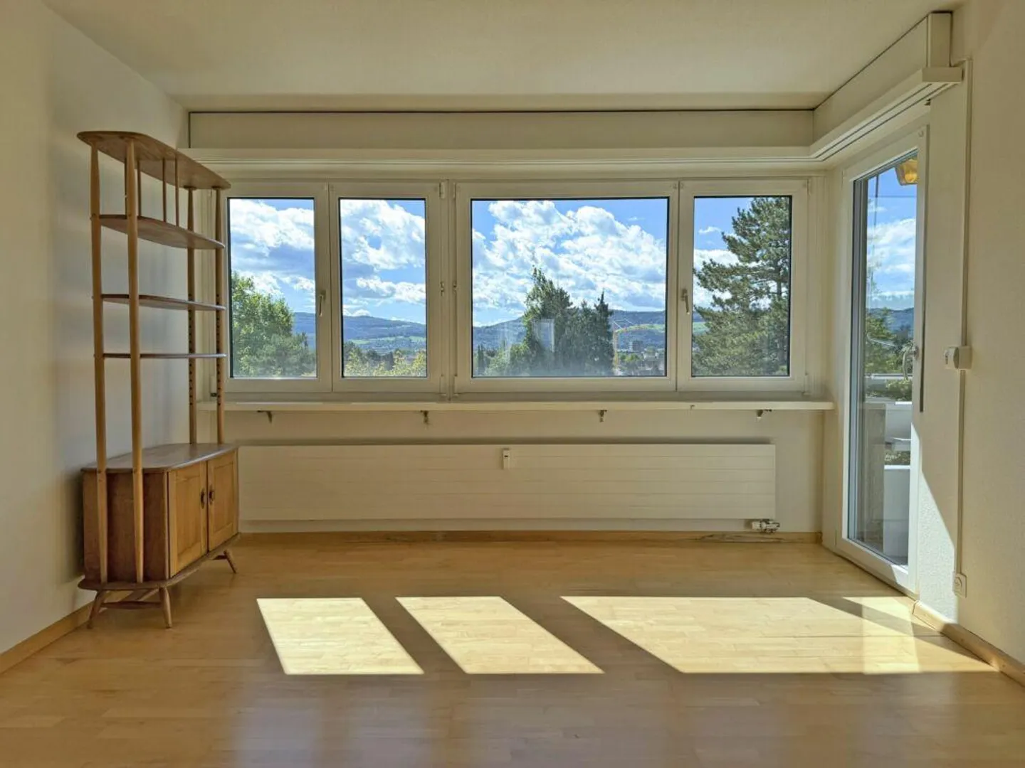 Helle 4.5-Zimmerwohnung mit Aussicht - Foto 4 von 11