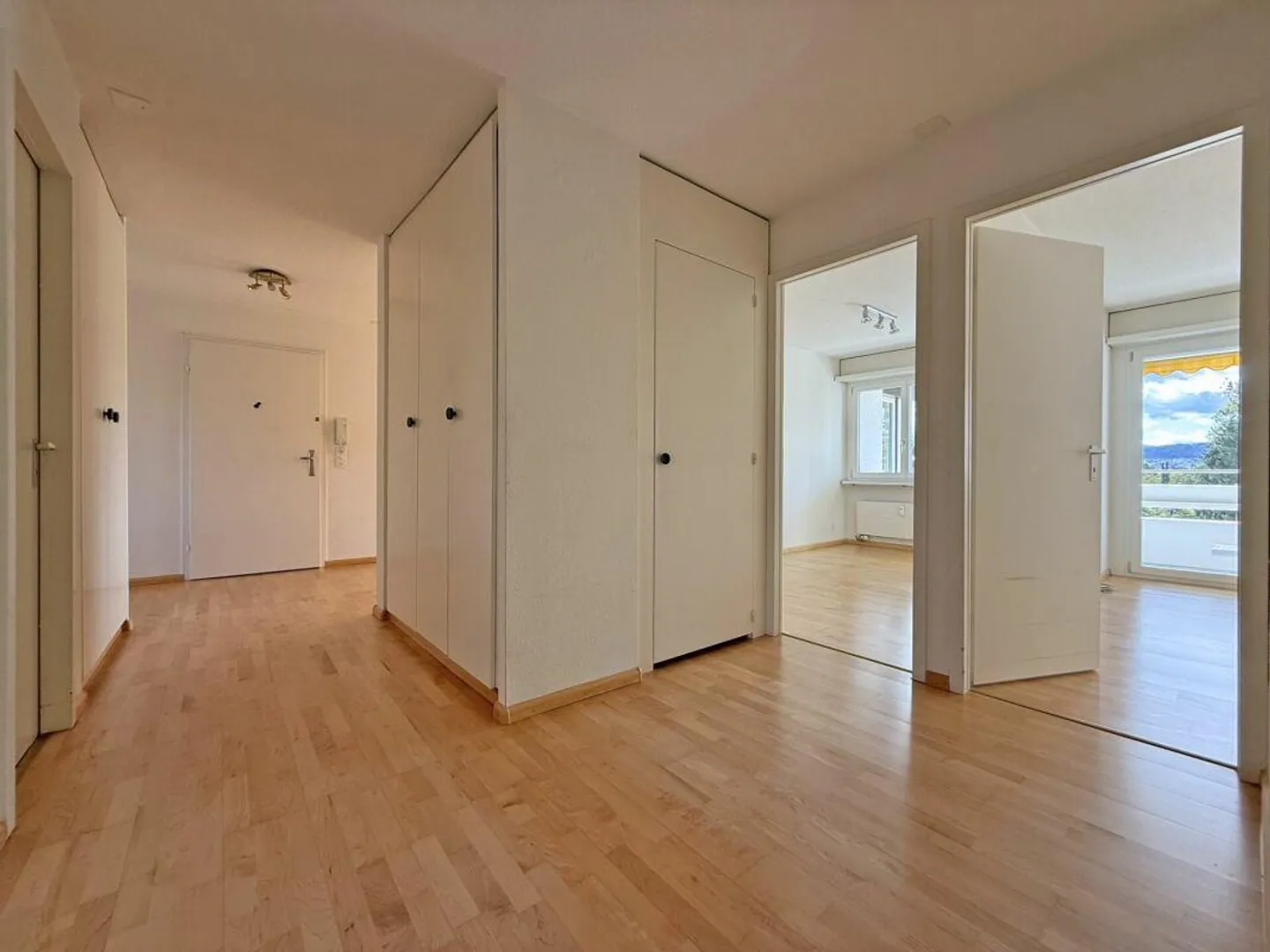 Helle 4.5-Zimmerwohnung mit Aussicht - Foto 5 von 11