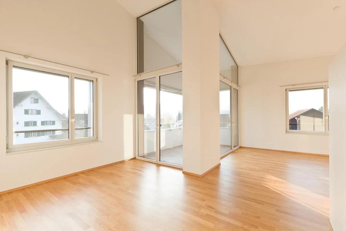 Appartement coopératif de 4,5 pièces dans une colonie familiale - Photo 1 sur 8