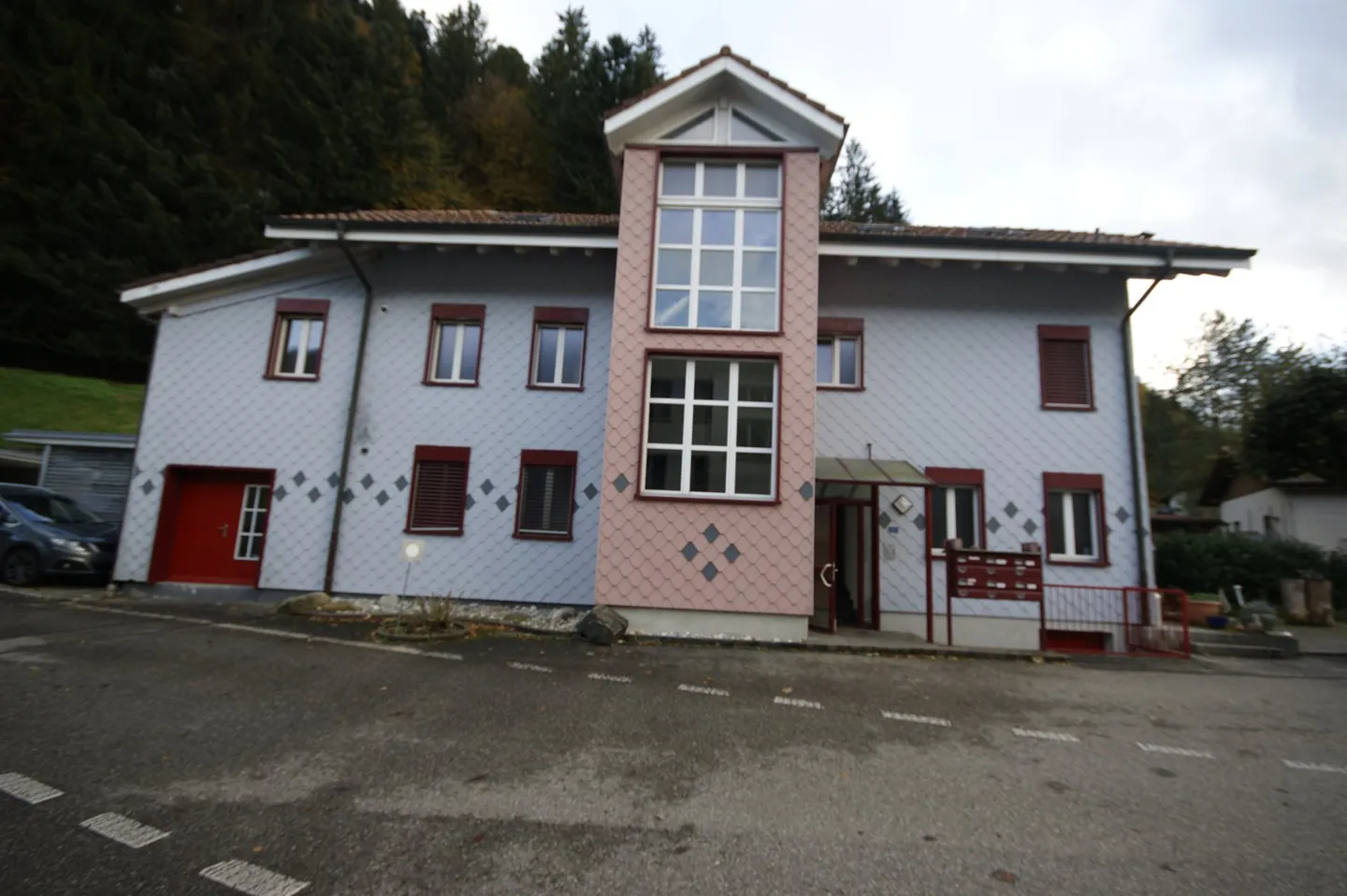 Charmante appartement sous les combles de 4,5 pièces dans un endroit calme de Biembach dans l'Emmental - Photo 1 sur 17