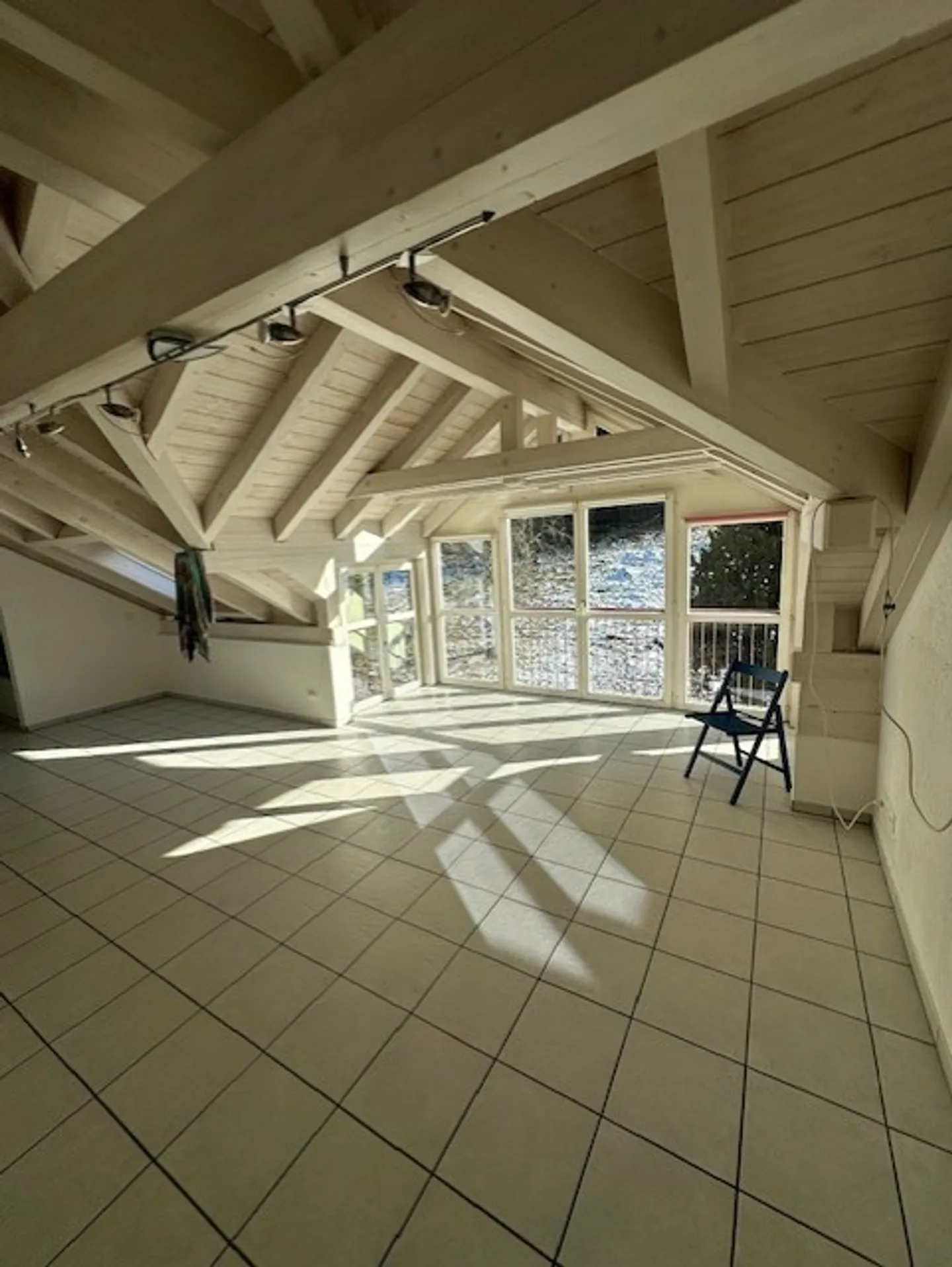 Charmante appartement sous les combles de 4,5 pièces dans un endroit calme de Biembach dans l'Emmental - Photo 6 sur 17