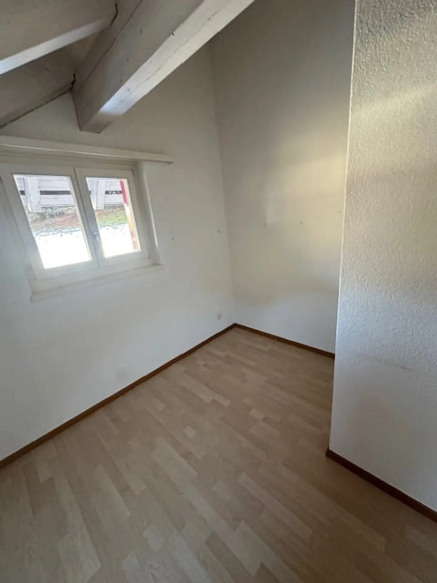 Charmante appartement sous les combles de 4,5 pièces dans un endroit calme de Biembach dans l'Emmental - Photo 8 sur 17