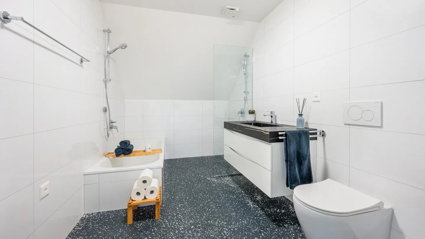 Maisonette de rêve 4 pièces avec terrasse et galerie - Photo 3 sur 11