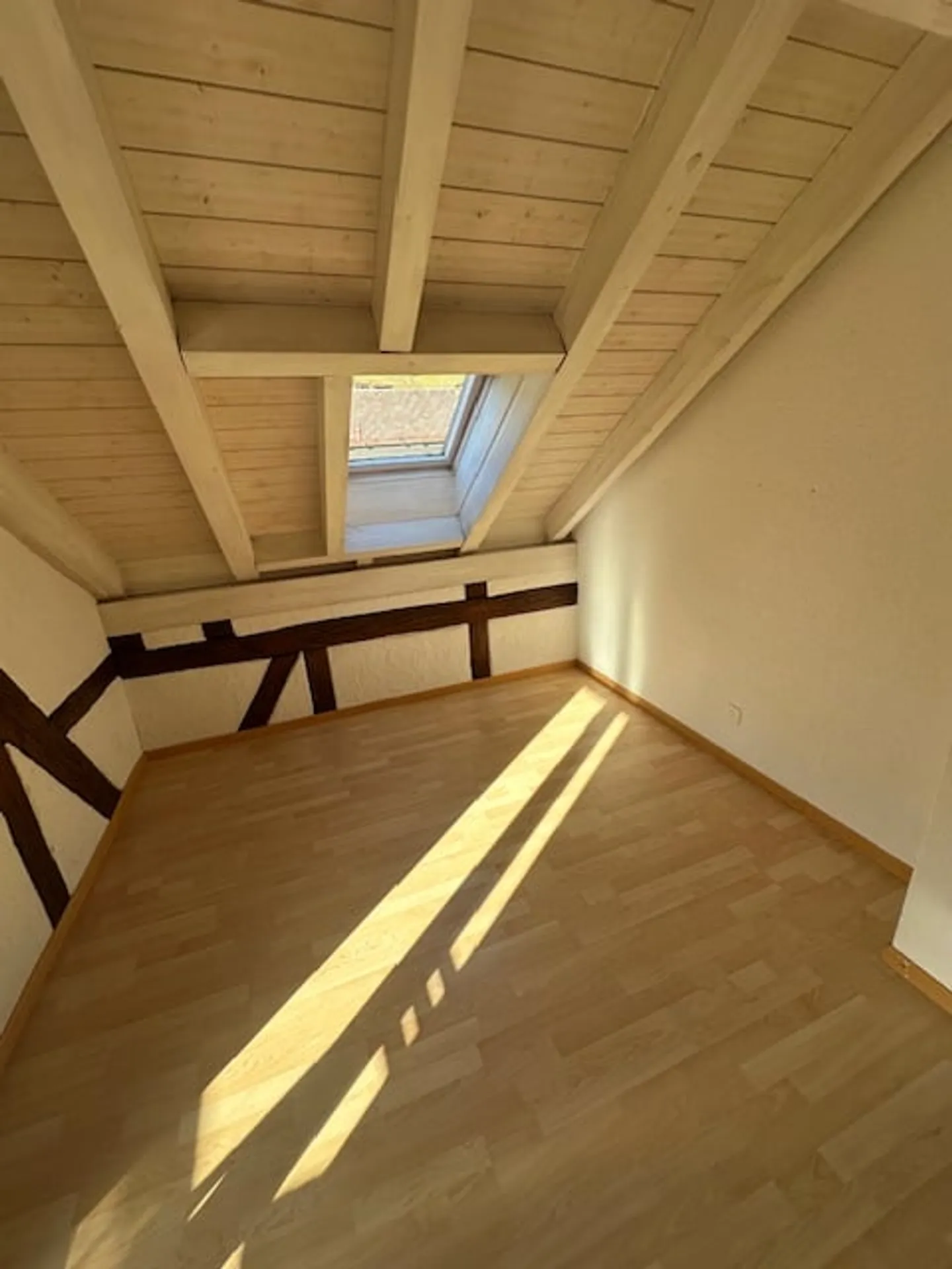 Charmante appartement sous les combles de 4,5 pièces dans un endroit calme de Biembach dans l'Emmental - Photo 12 sur 17