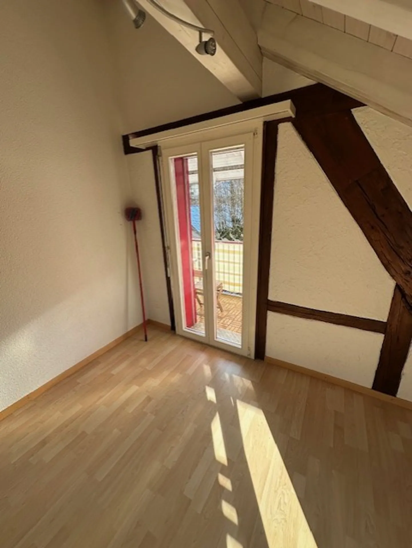 Charmante appartement sous les combles de 4,5 pièces dans un endroit calme de Biembach dans l'Emmental - Photo 13 sur 17
