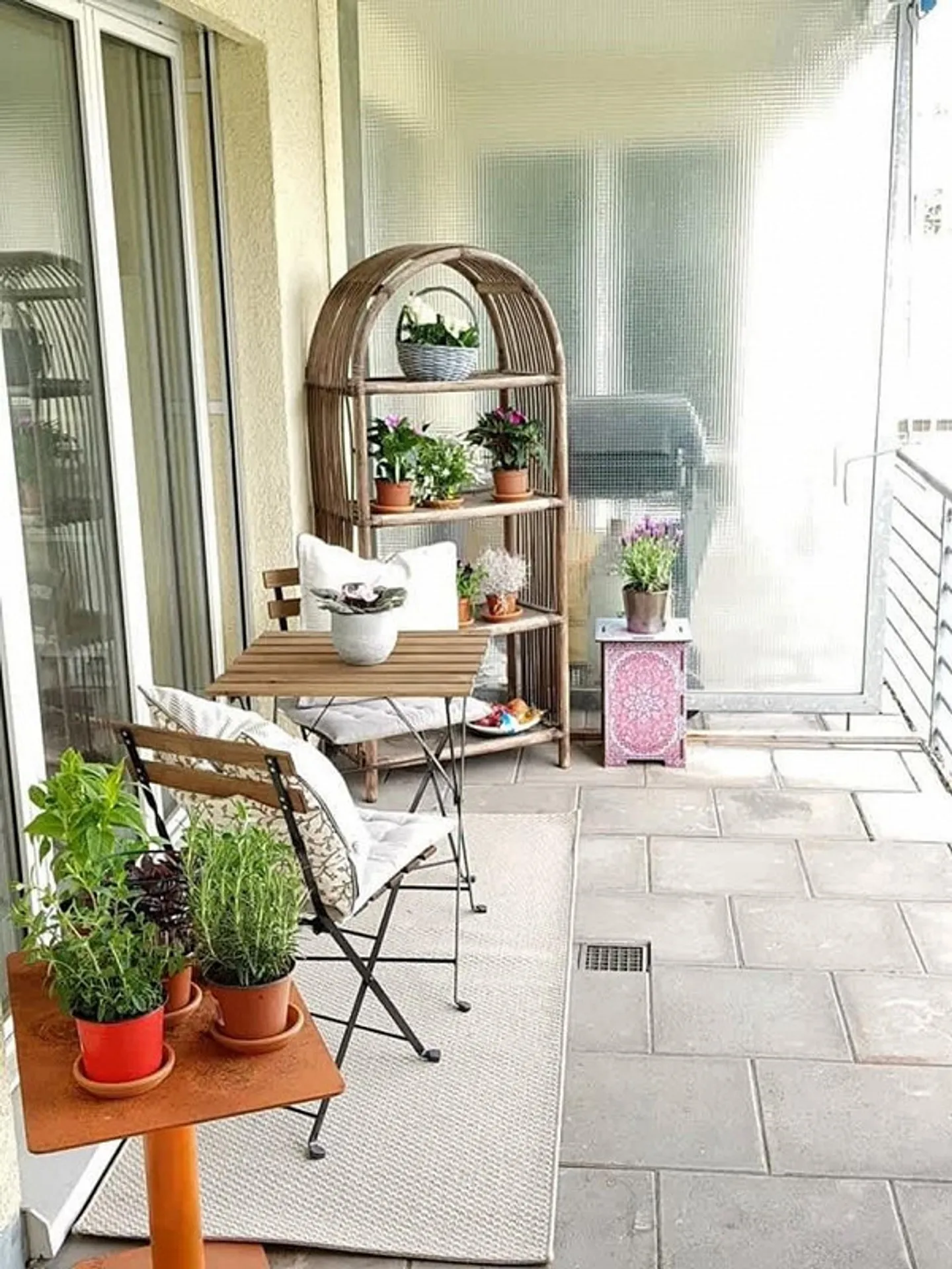 Helles möbliertes Zimmer  in WG 12m zentral, ruhig, sonnig, Balkon - Foto 5 von 16