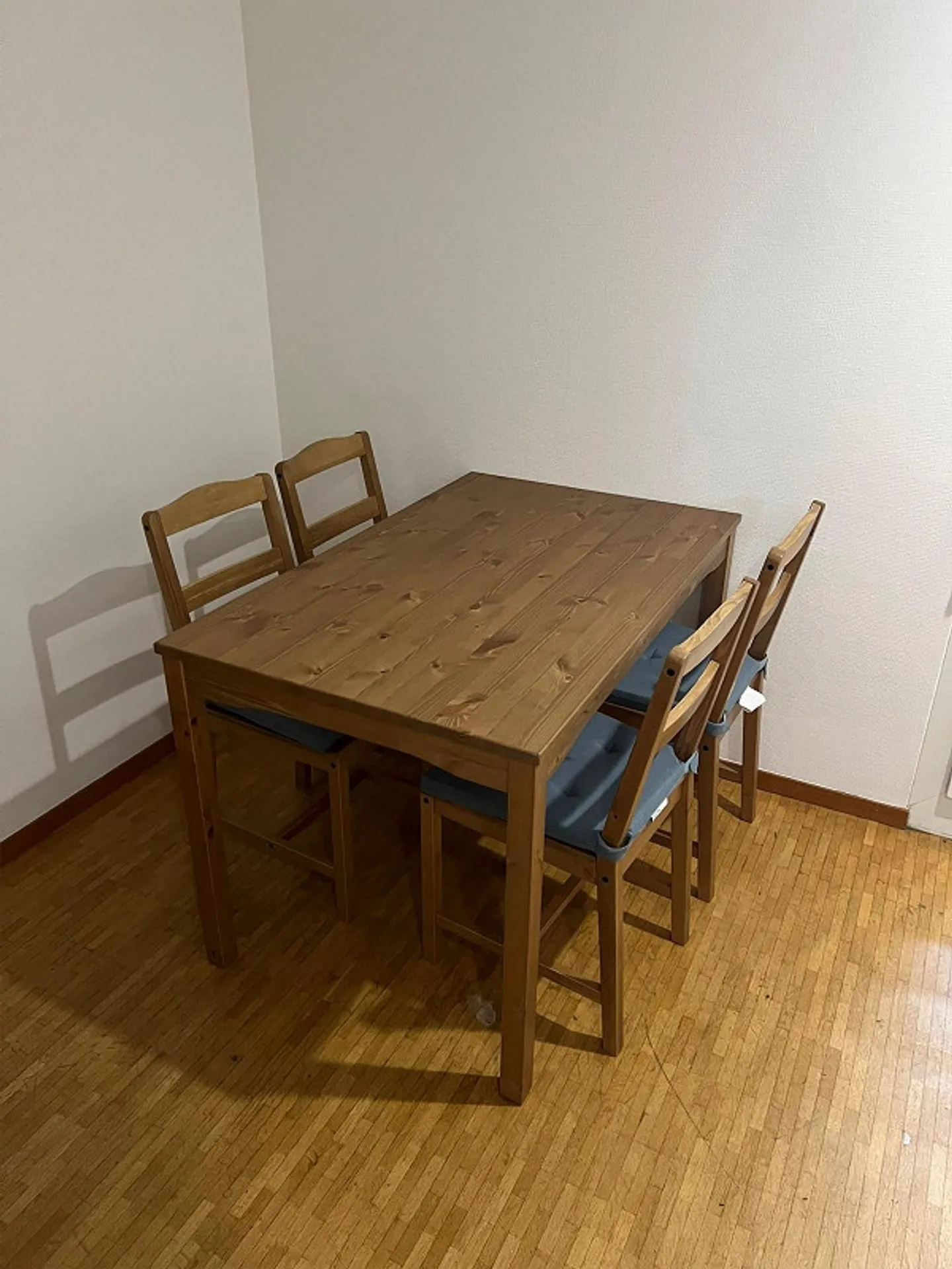 Helles möbliertes Zimmer  in WG 12m zentral, ruhig, sonnig, Balkon - Foto 12 von 16