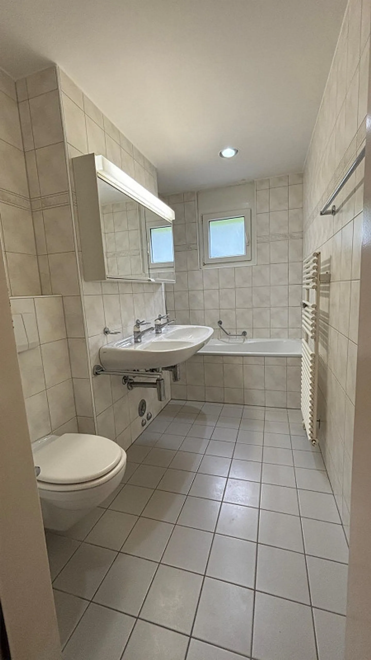Helles möbliertes Zimmer  in WG 12m zentral, ruhig, sonnig, Balkon - Foto 13 von 16