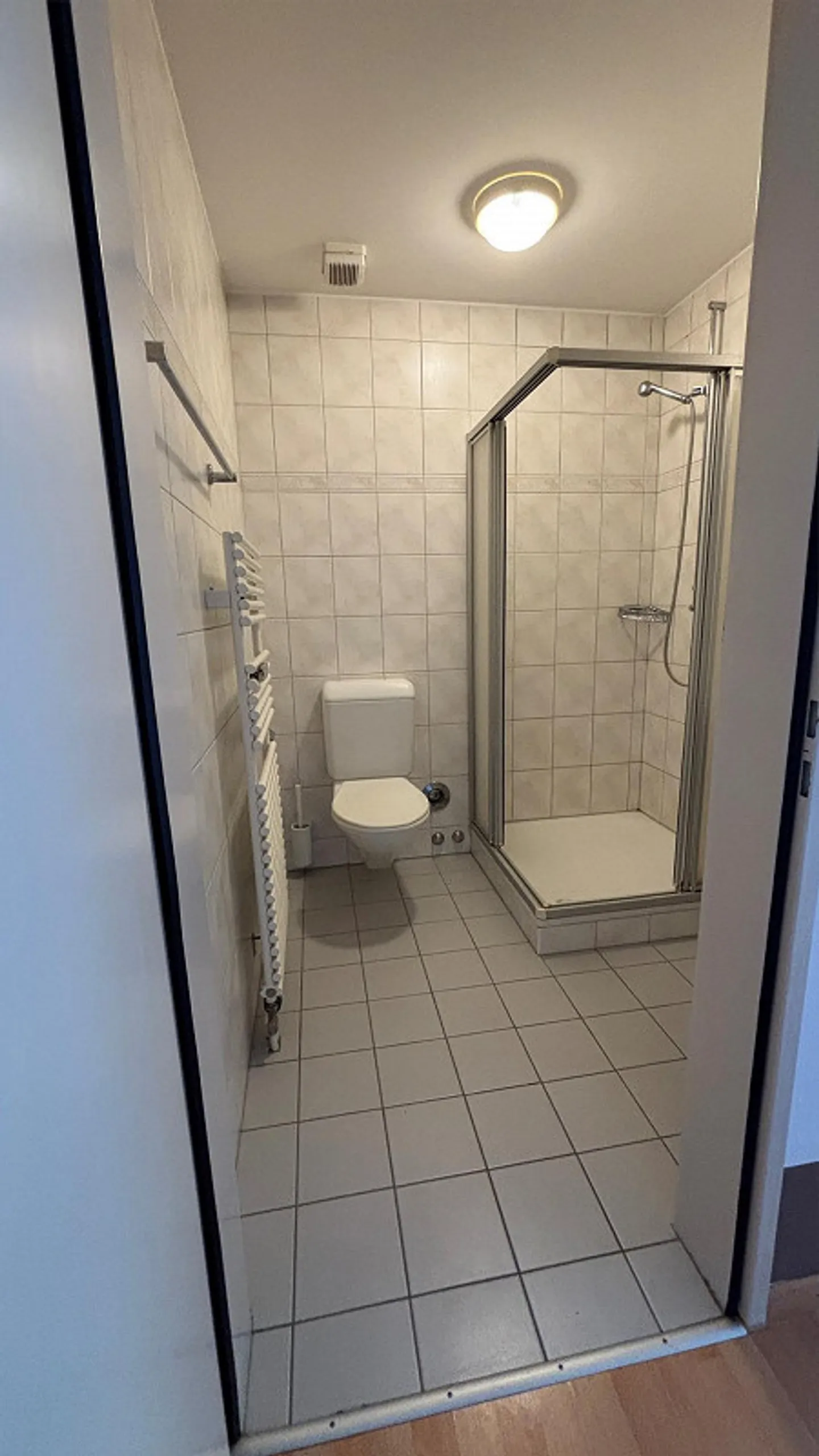 Helles möbliertes Zimmer  in WG 12m zentral, ruhig, sonnig, Balkon - Foto 14 von 16