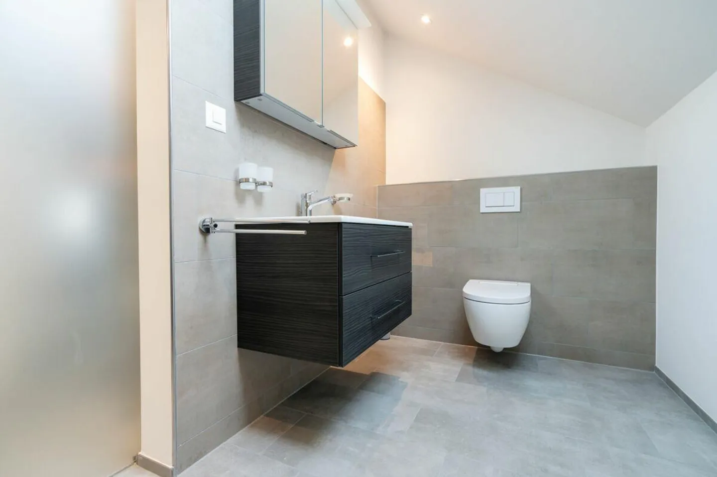 MODERN AND STYLISH PENTHOUSE APARTMENT - Photo 7 of 16