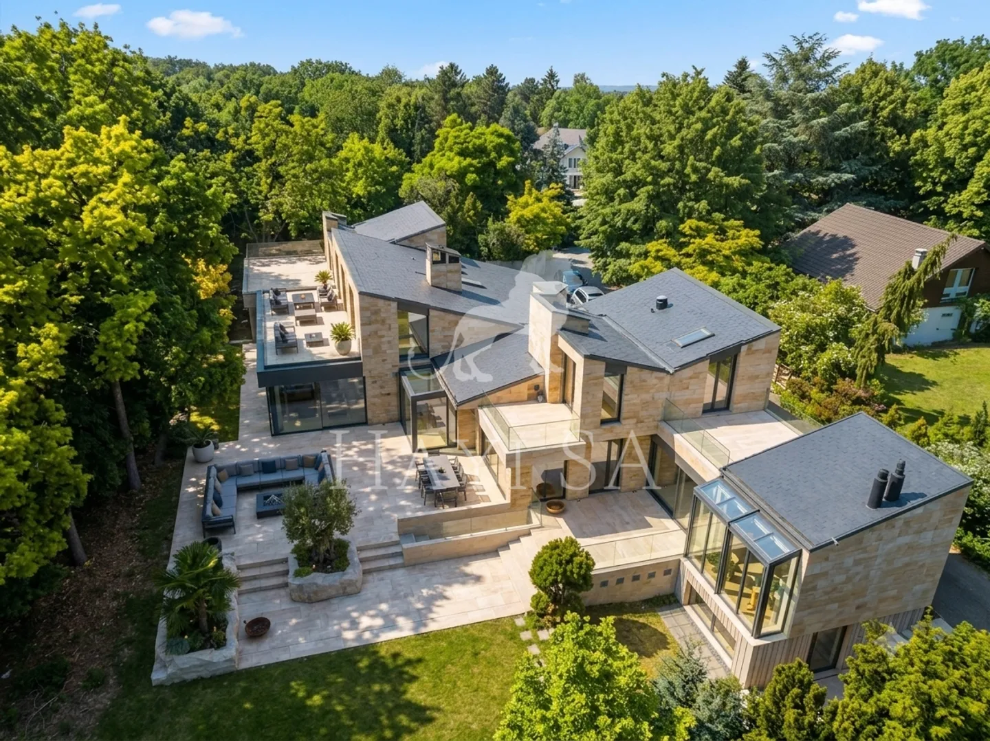 Villa architecturale près du lac - Photo 1 sur 7