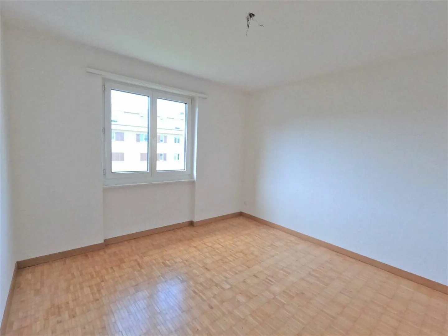 Charmante appartement de 2,5 pièces près du lac ! Avec de grandes pièces, planté... - Photo 7 sur 11