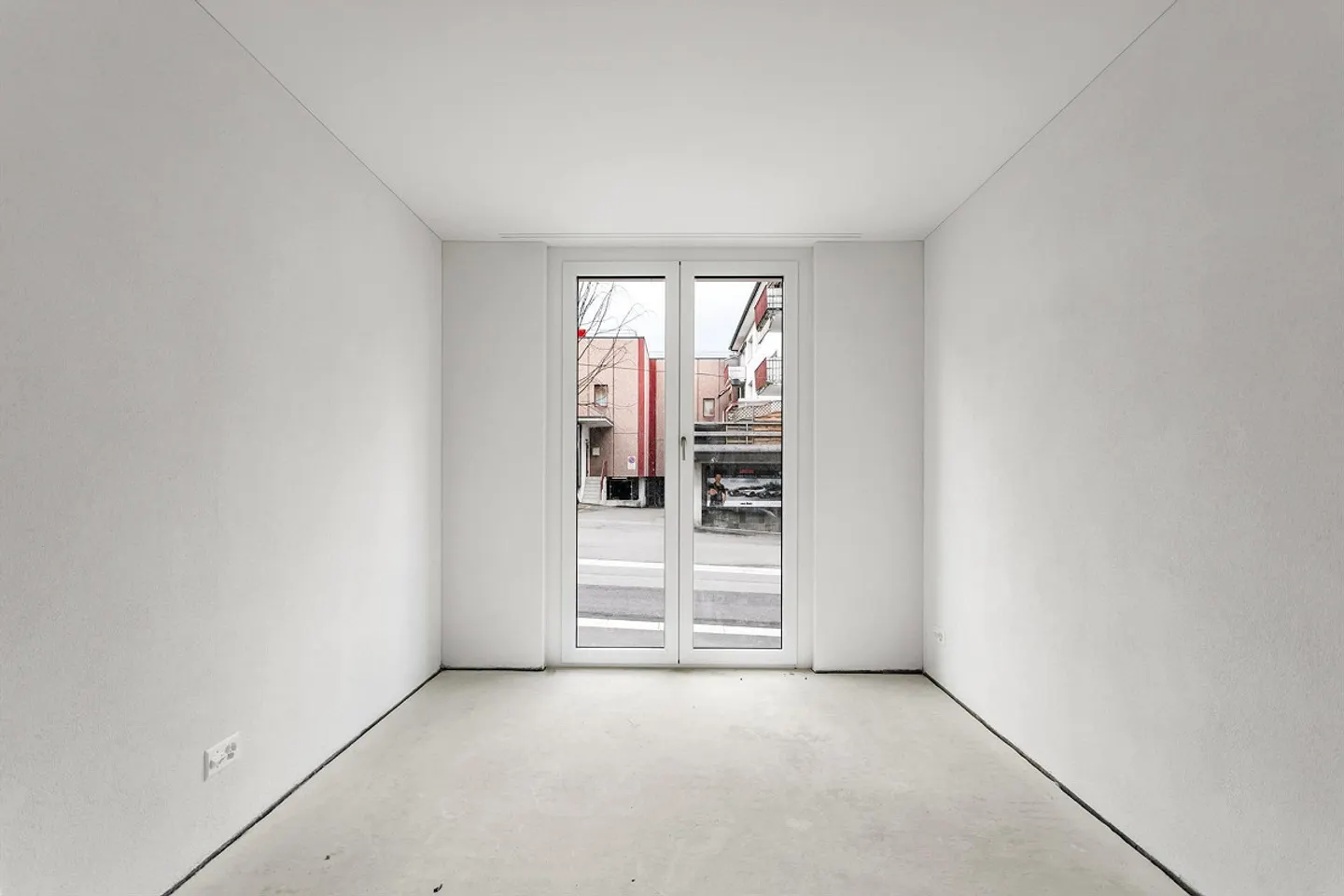 Central and modern new commercial space - Photo 8 of 9