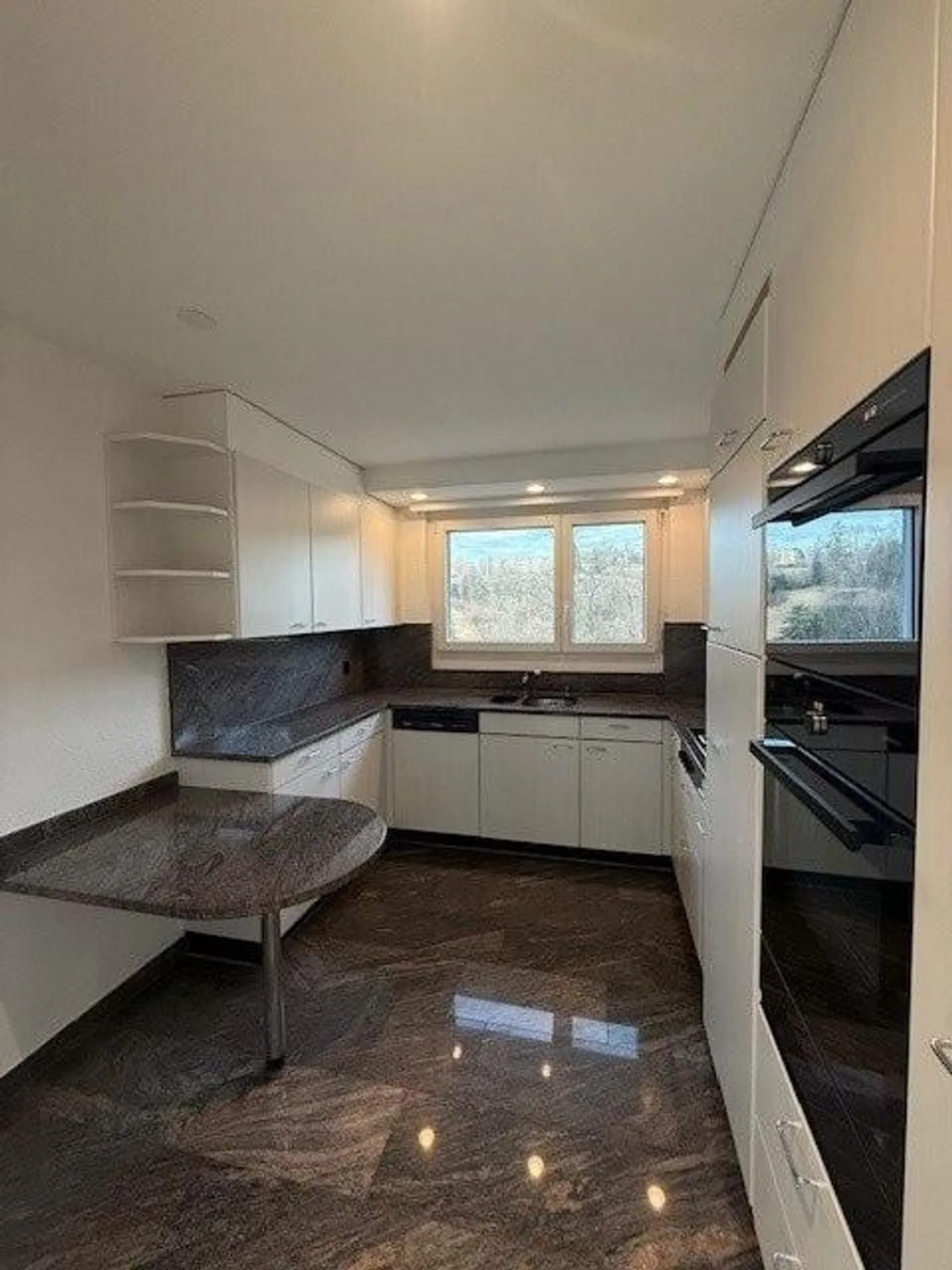 Appartement penthouse de haute qualité avec grande terrasse - Photo 4 sur 9