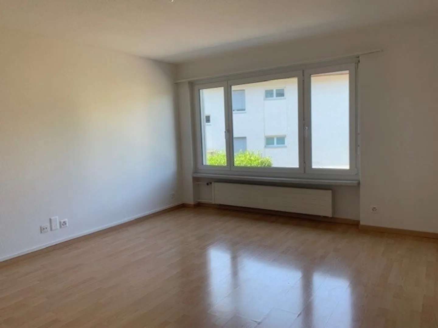 Sunny 1-room apartment in Nürensdorf - Photo 2 of 6