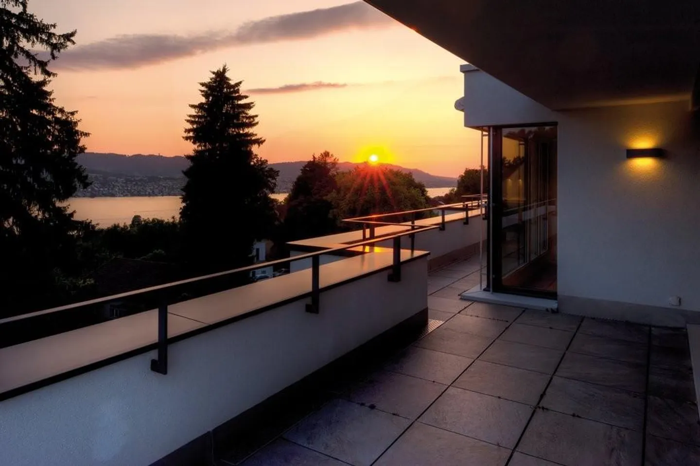 Living with lake view - Photo 5 of 5