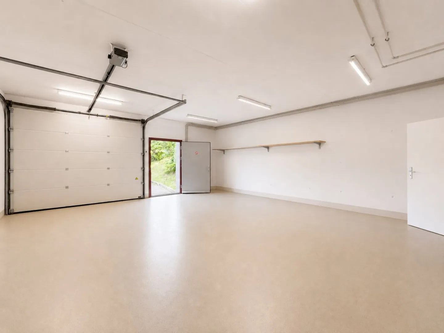 Spacious Commercial Space in Givisiez - Photo 1 of 7
