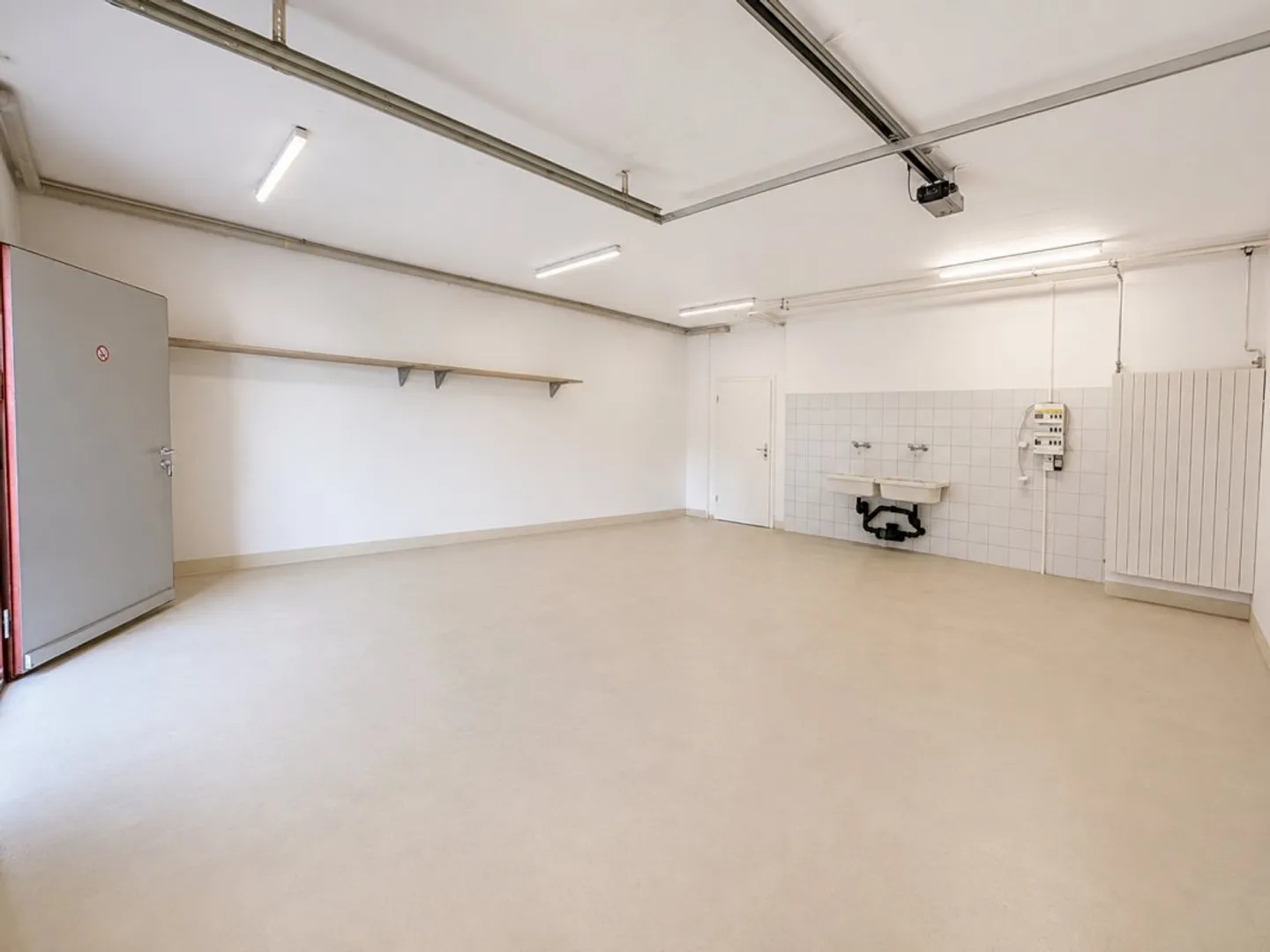 Spacious Commercial Space in Givisiez - Photo 2 of 7