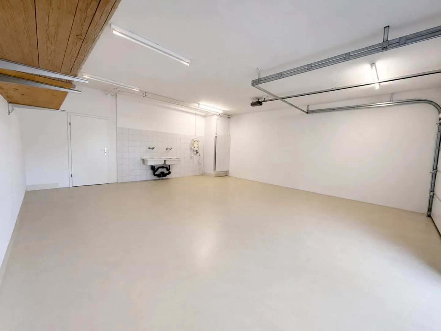 Spacious Commercial Space in Givisiez - Photo 3 of 7