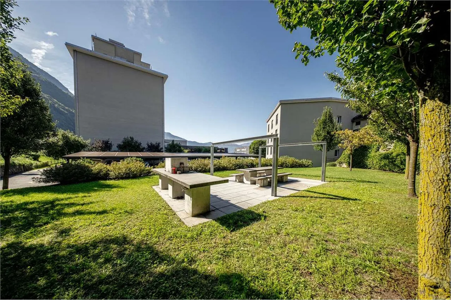 Appartement moderne de 2,5 pièces avec piscine et vue sur les Alpes - Arbedo - Photo 7 sur 13