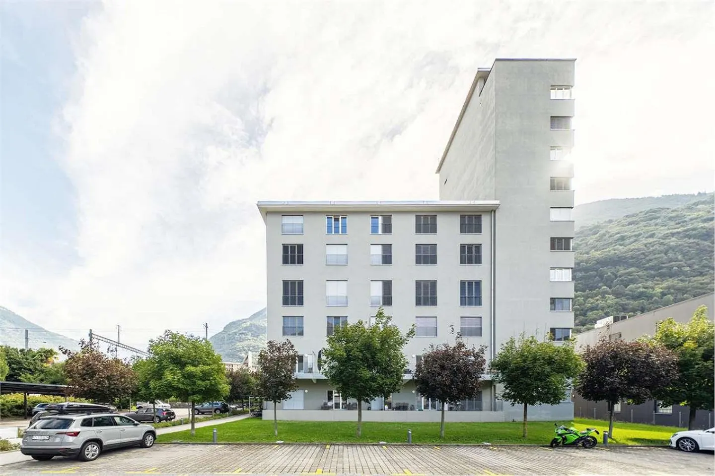 Appartement moderne de 2,5 pièces avec piscine et vue sur les Alpes - Arbedo - Photo 4 sur 13