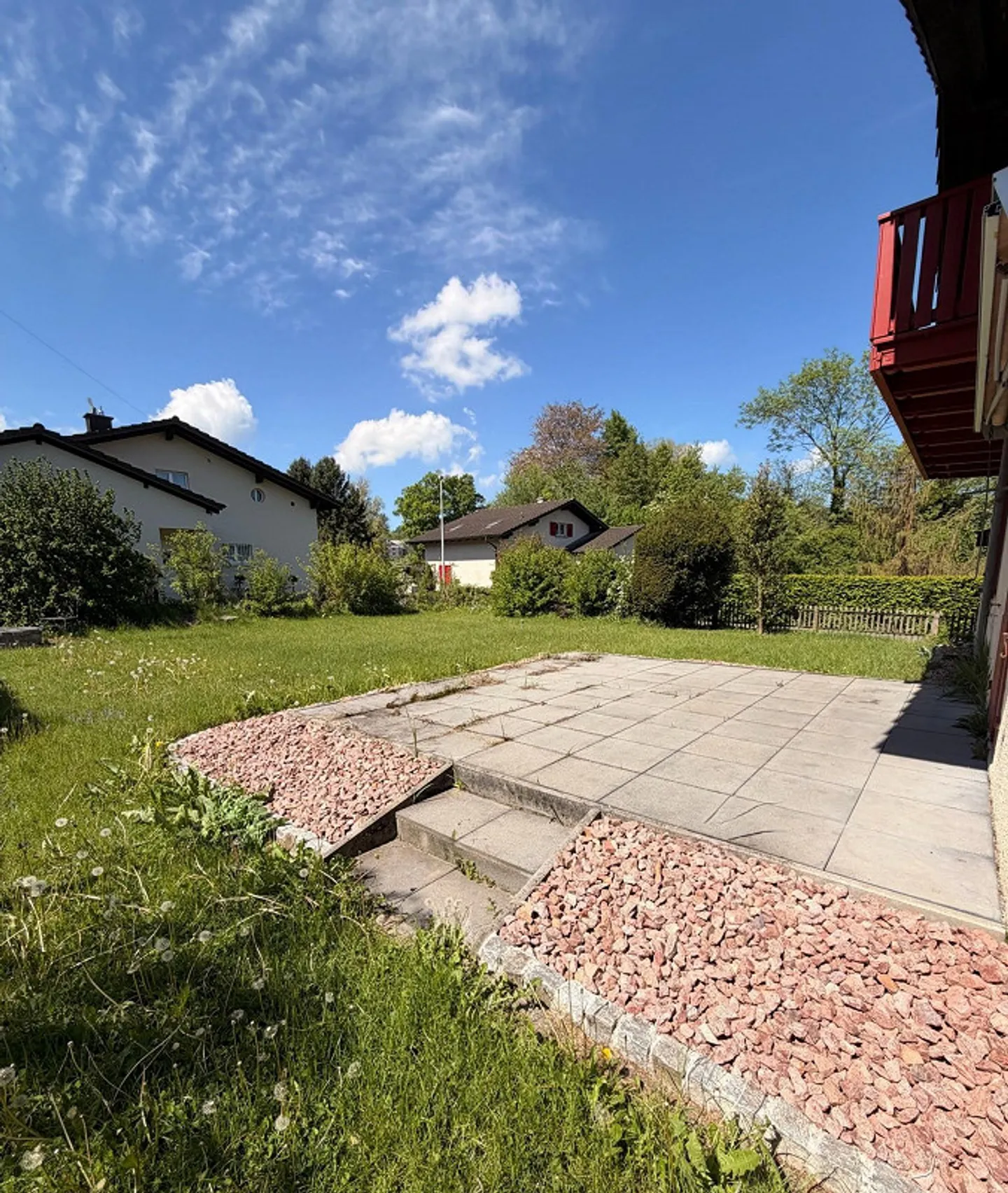 Detached single-family house with large garden in a sunny location - Photo 2 of 12
