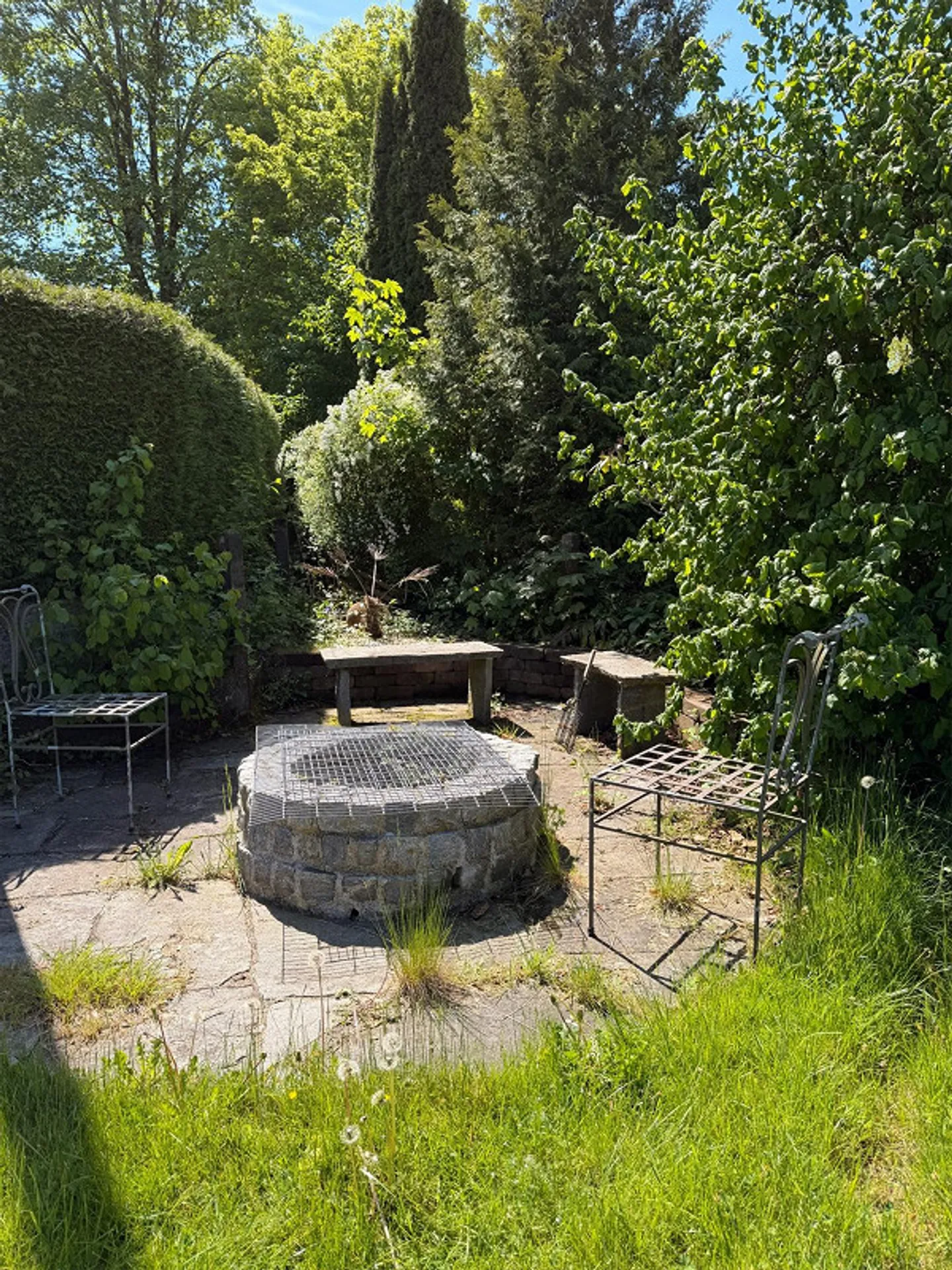 Detached single-family house with large garden in a sunny location - Photo 3 of 12