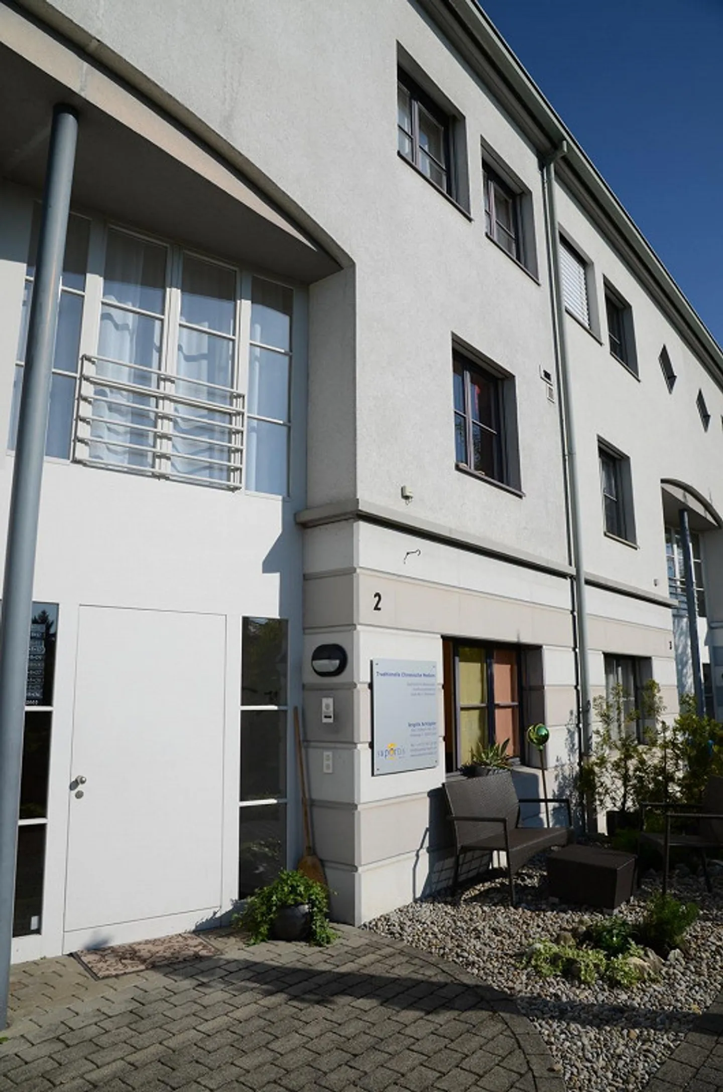 Charming 7.5-Room Townhouse with Garden in Uzwil - Photo 2 of 16