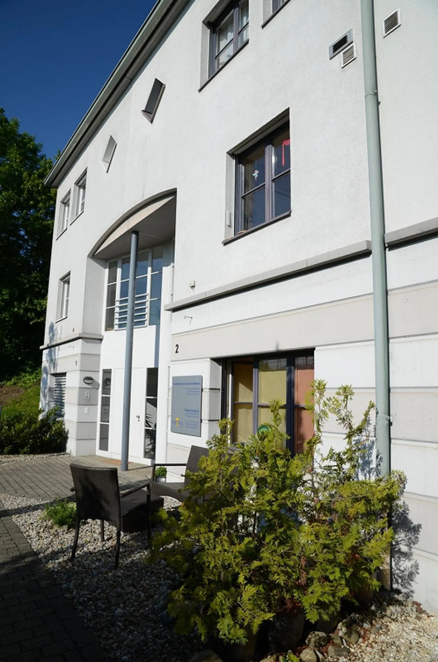 Charming 7.5-Room Townhouse with Garden in Uzwil - Photo 3 of 16