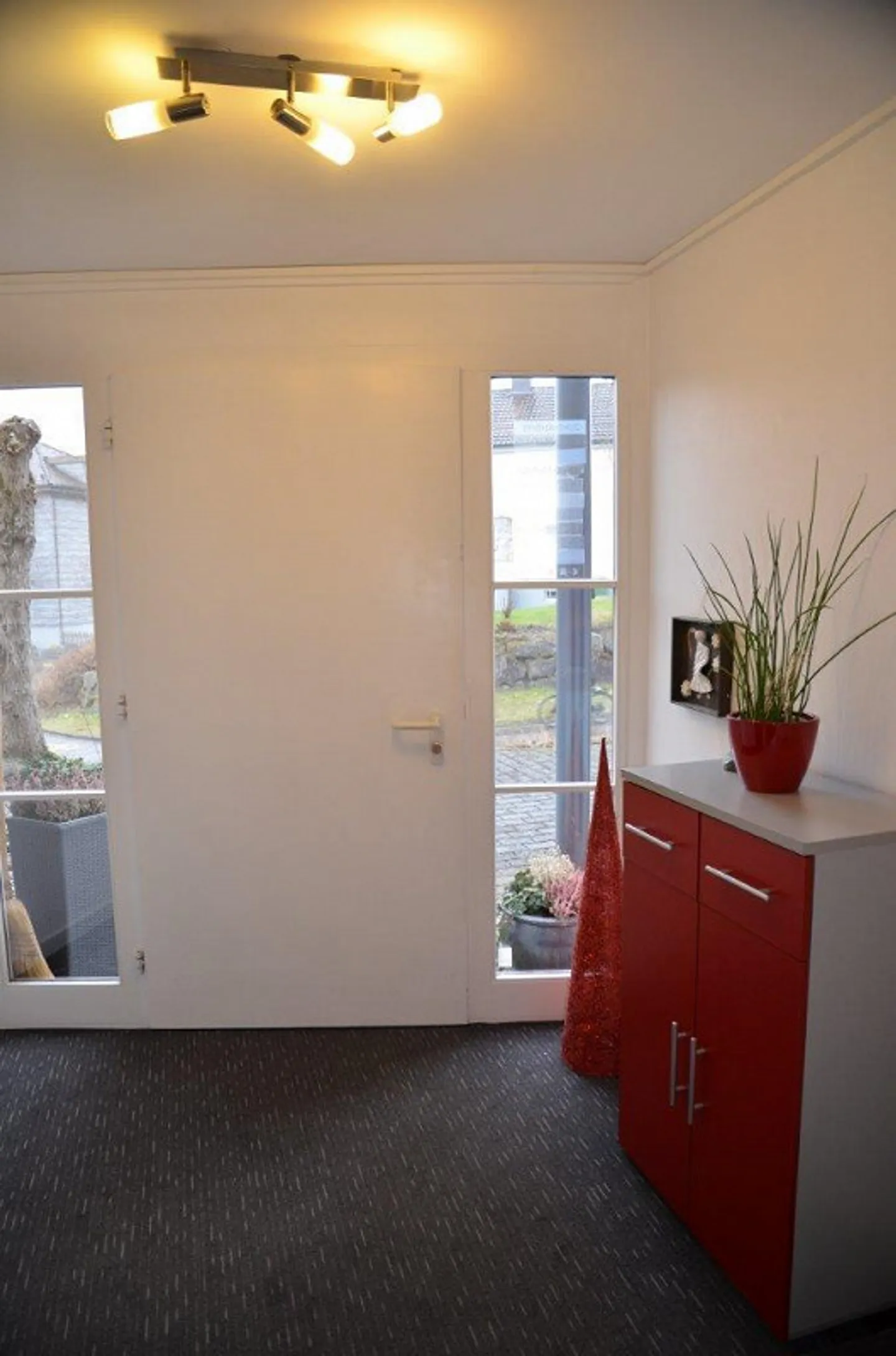 Charming 7.5-Room Townhouse with Garden in Uzwil - Photo 4 of 16