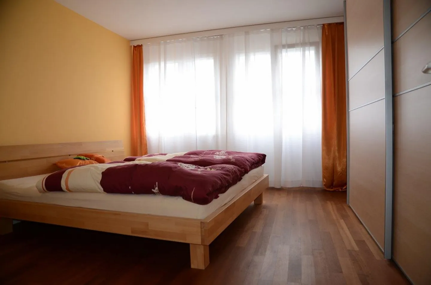 Charming 7.5-Room Townhouse with Garden in Uzwil - Photo 12 of 16