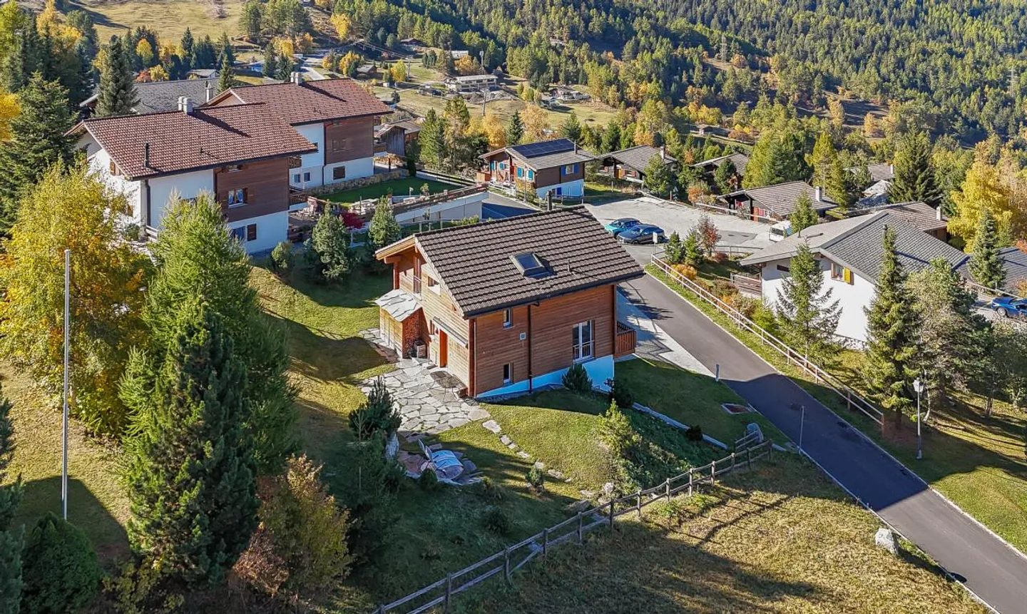 Außergewöhnliches Chalet mit Panoramablick in Bürchen - Foto 3 von 11